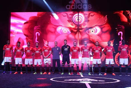 Моуріньо презентував "диявольську форму" "Манчестер Юнайтед" - фото 1