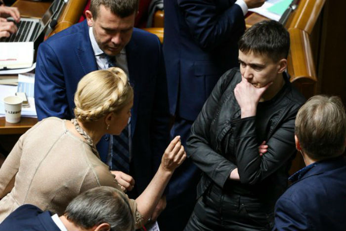 Як Тимошенко повчала Савченко у Раді - фото 2
