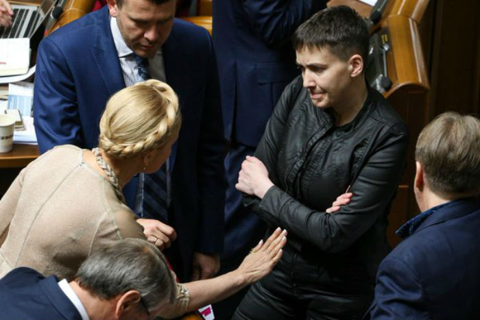 Як Тимошенко повчала Савченко у Раді - фото 1