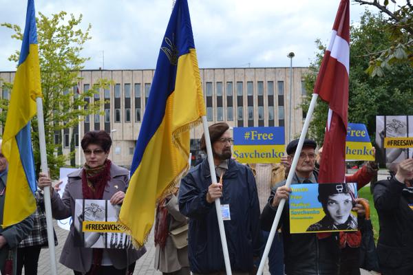 У світі виходять на вулиці з вимогою звільнити Савченко (ФОТО) - фото 2