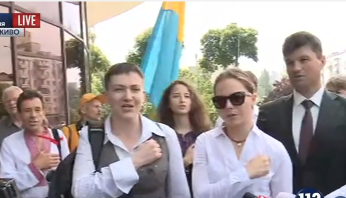 Савченко почала прес-конференцію з гімну України  - фото 1