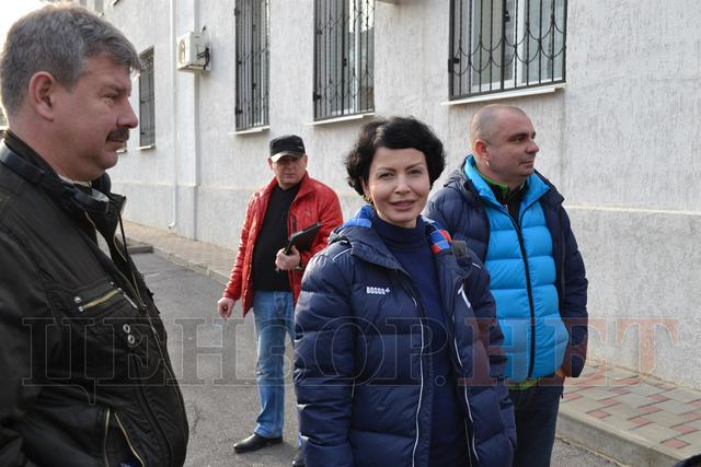 "Ви журналіст чи повія?" Сестра Савченко поспілкувалася з авторкою "розіп’ятого хлопчика" - фото 2
