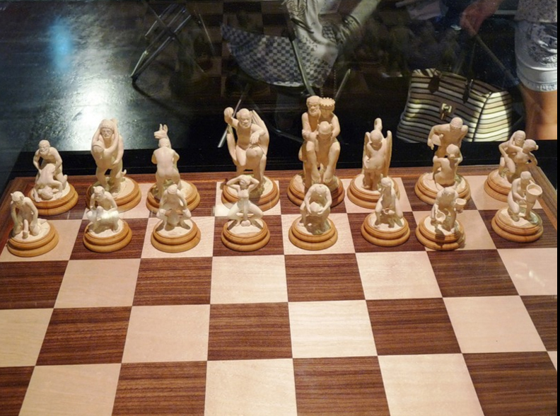 Секс богів і Порошенко-офіцер: ТОП-10 незвичних шахів - фото 7