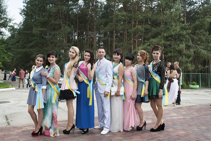 Як волонтери помагали сиротам Донбасу провести випускний - фото 9