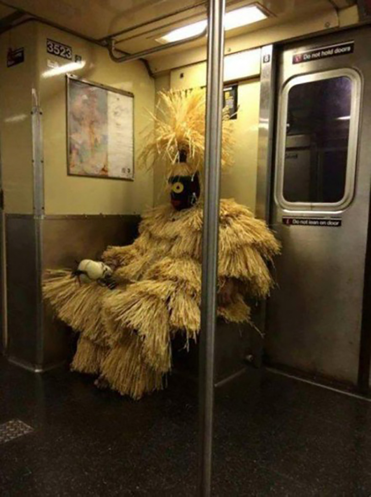 35 неймовірних диваків у метро - фото 18