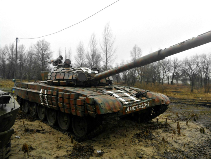 Т-64Б из состава 17-й отдельной танковой бригады на полигоне - фото 3