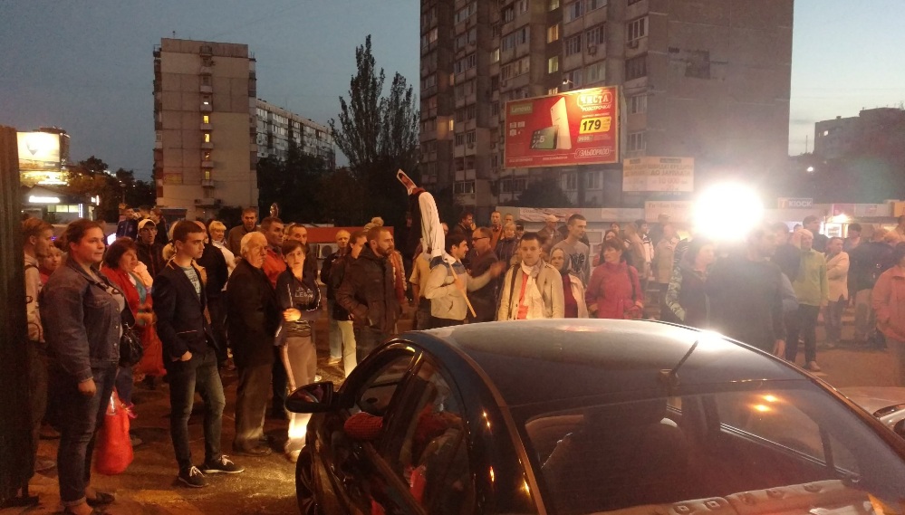 На столичній Оболоні протестувальники перекрили дорогу - фото 1