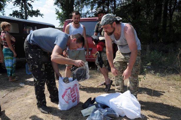 Як позбутись "шкоди", яку приносять українській армії волонтери - фото 1
