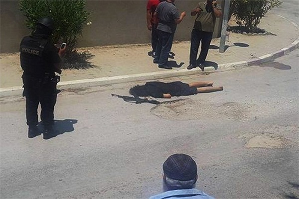 У Тунісі бойовики відкрили стрілянину по туристах: загинуло 27 осіб (ФОТО, ВІДЕО 18+) - фото 3