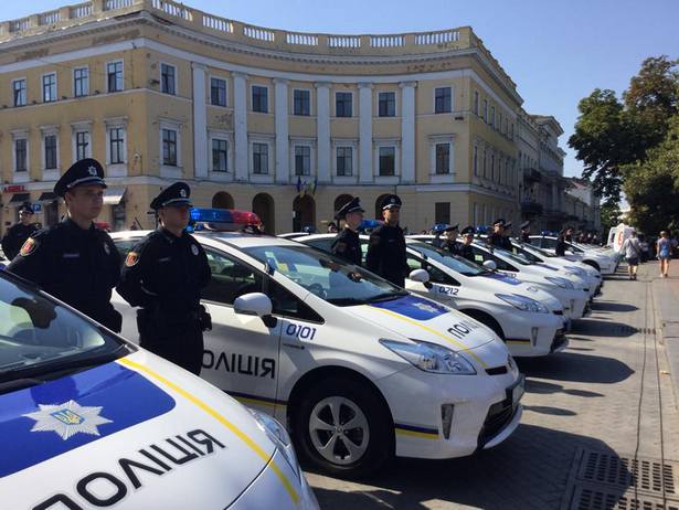 Порошенко привітав поліцію Одеси з прийняттям присяги - фото 3