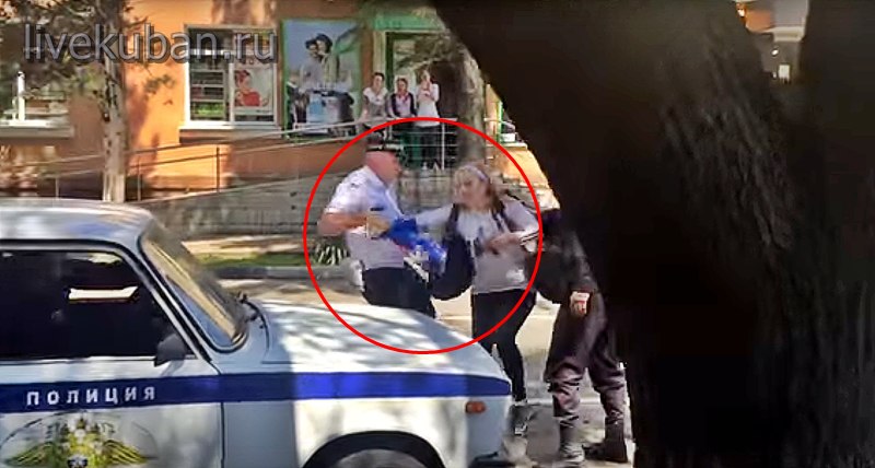 На Кубані поліцейські накинулися на вагітну жінку - фото 1