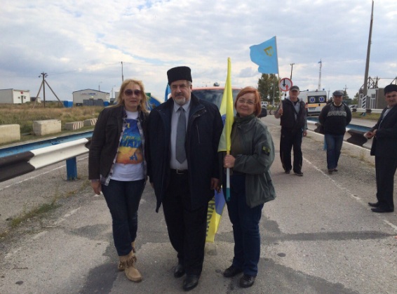 Кримські татари заблокували "кордон" з окупованим Кримом - фото 1