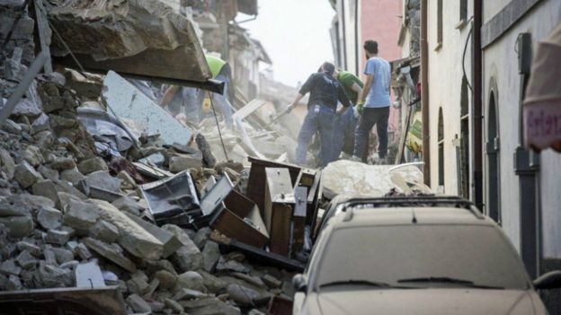 Через нові поштовки після землетрусу в Італії, рятувальники перервали роботу - фото 1