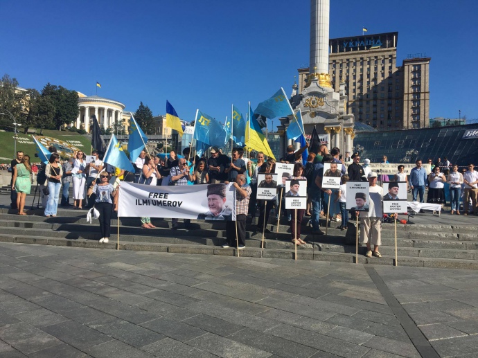 На Майдані кримські татари та Афанасьєв підтримують Умерова - фото 1