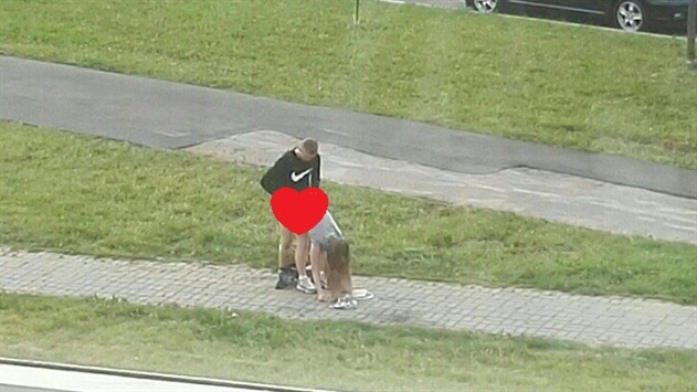 У Мінську пара зайнялася сексом прямо на тротуарі - фото 1