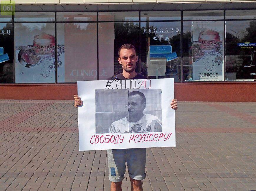 Як українці жестами і пікетами вітають Сенцова з ювілеєм - фото 7