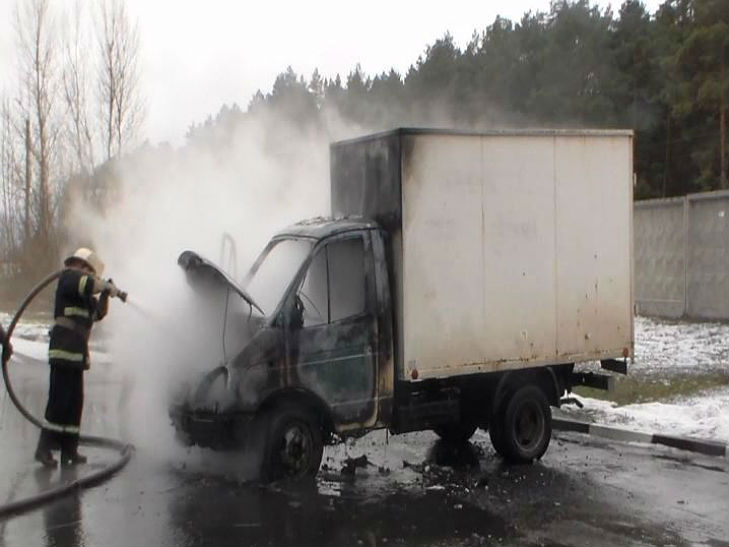 На Черкащині на автозаправці загорілася вантажівка (фото, відео) - фото 2