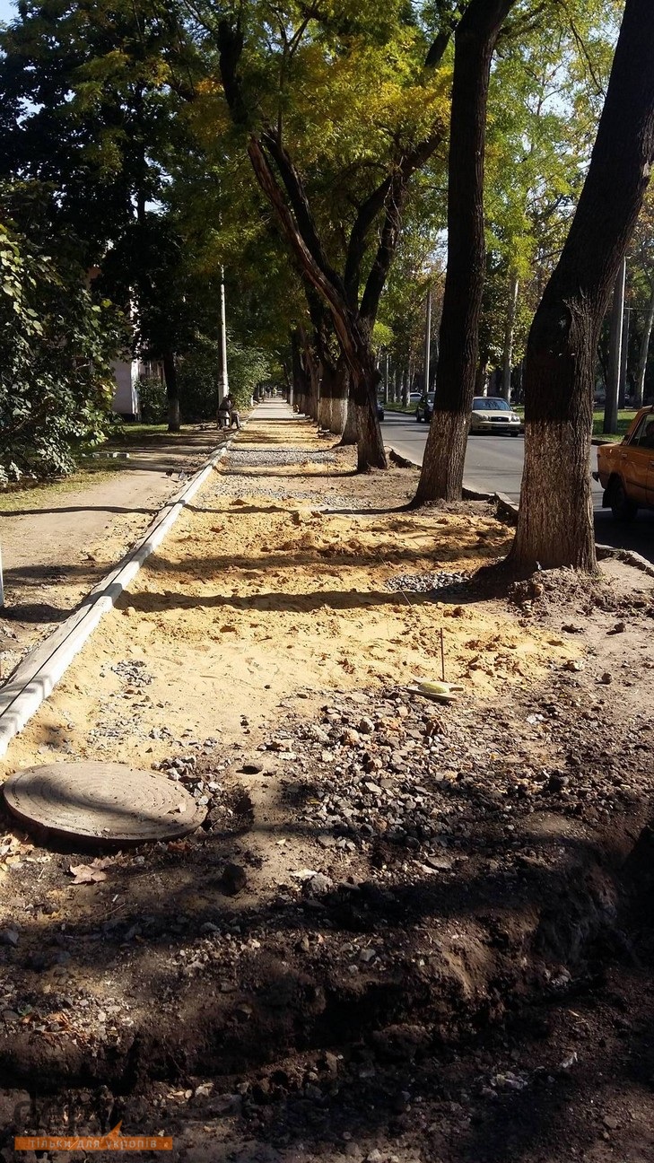 У Труханова "забули" доробити ремонт тротуару на Адміральскому проспекті (ФОТО) - фото 3