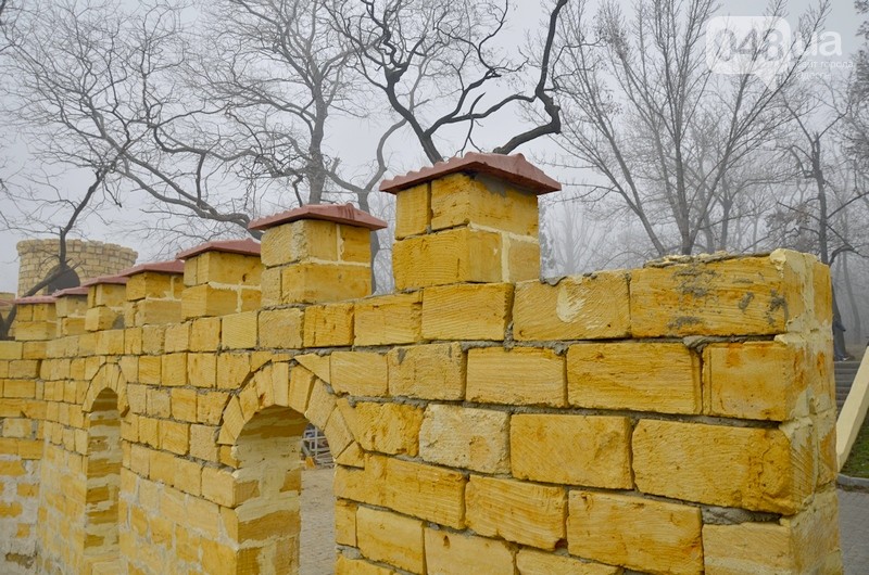 В Одесі вандали зруйнували відновлену сторожову вежу старовинної фортеці (ФОТО) - фото 3