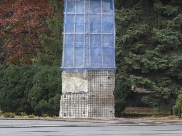 На Дніпропетровщині не змогли знести залишки Леніна через "термоядерний" бетон - фото 1