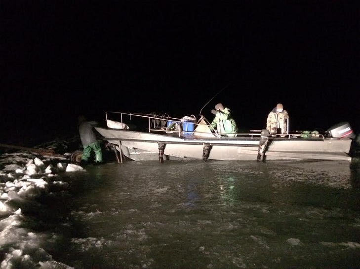 Рибалки-зловмисники незаконно виловили понад 400 рибин різних видів вчора, 22 грудня - фото 1