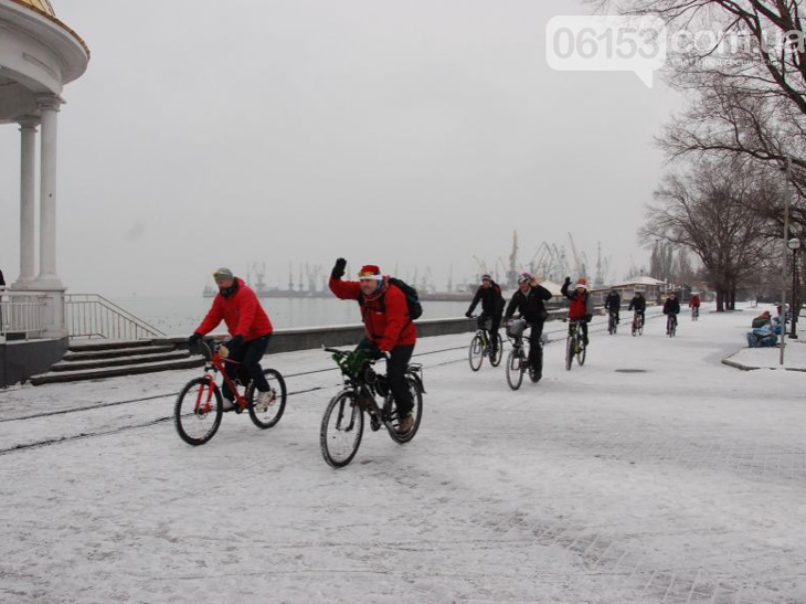 Велосипедисти Бердянська організували Новорічний велопробіг містом - фото 3