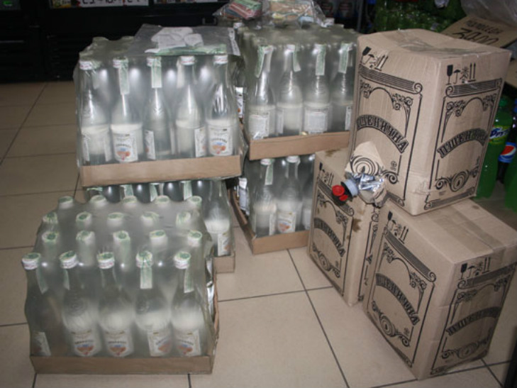 На Полтавщині конфіскували 1200 пляшок фальсифікованої горілки - фото 1