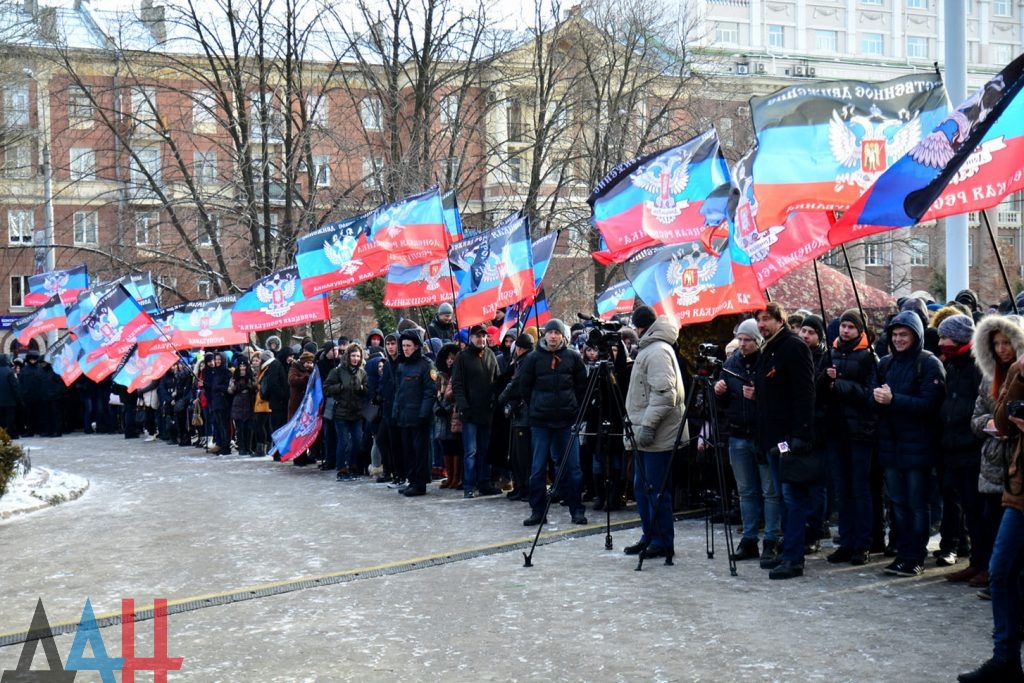 Як в окупованому Донецьку відсвяткували день "колорадської стрічки" (ФОТО) - фото 4