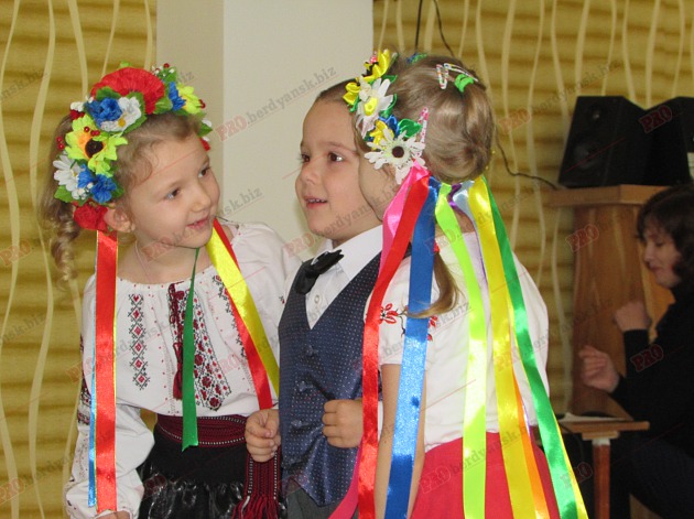 Бердянські діти подарували військовим український прапор - фото 10