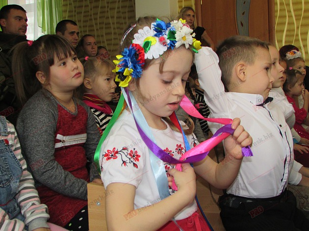 Бердянські діти подарували військовим український прапор - фото 4
