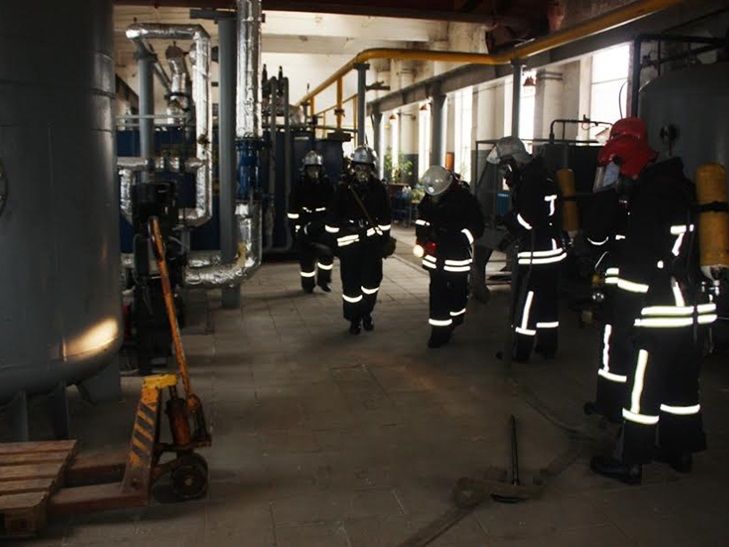 У Кропивницьку рятувальники побороли умовне загорання на підприємстві - фото 4