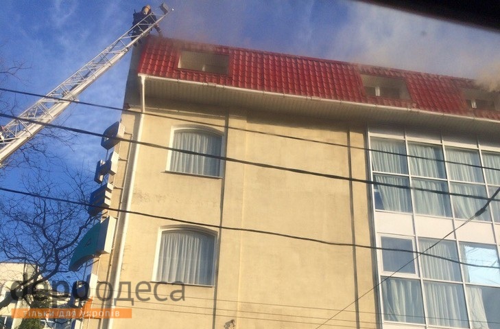 В Одесі на Фонтані палає готель (ФОТО) - фото 1