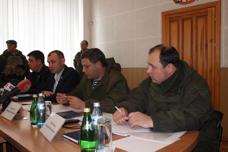 Захарченко замість зарплати пообіцяв голодним залізничникам Дебальцевого гуманітарну (ФОТО) - фото 1