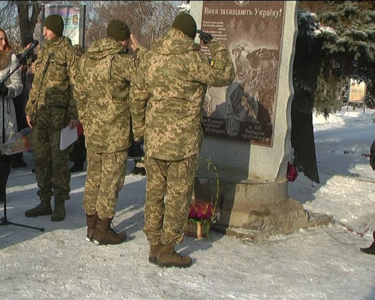 Постамент встановили з нагоди ювілейної річниці Збройних Сил України - фото 2