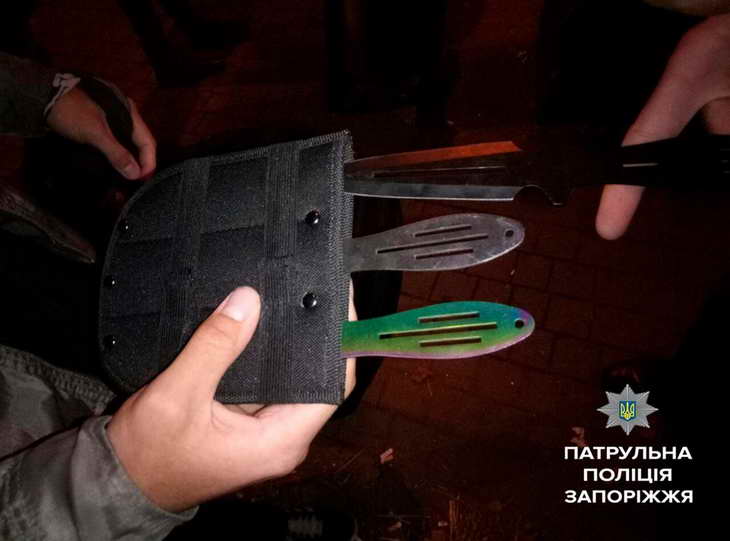 У Запоріжжі підлітки озброїлися пістолетом і битками для випускної фотосесії - фото 3