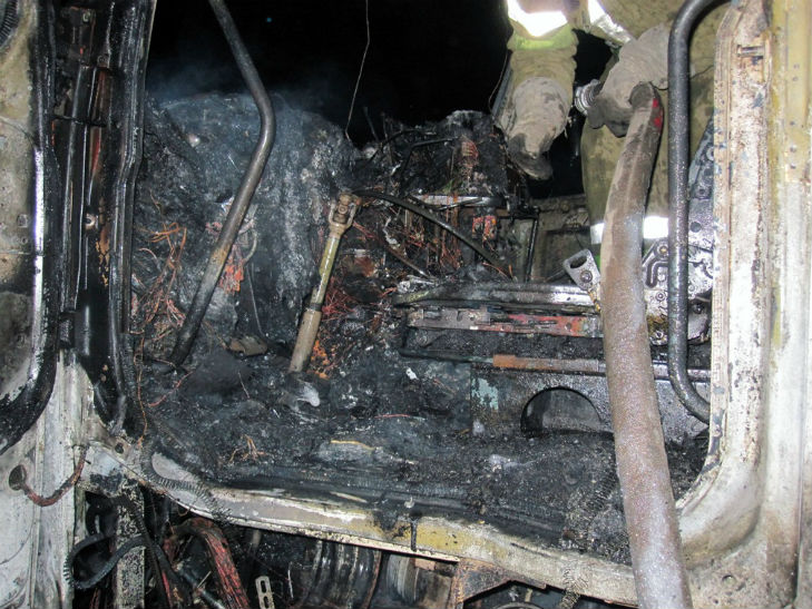 На Полтавщині вщент згоріла вантажівка - фото 1
