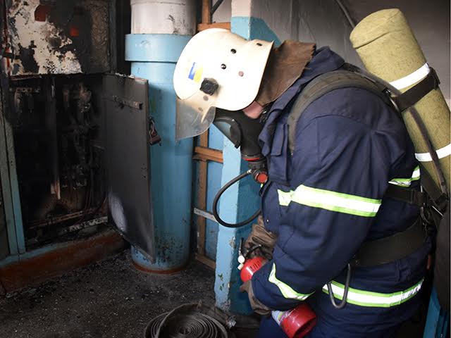 У Миколаєві через пожежу у багатоповерхівці рятувальники евакуювали жителів