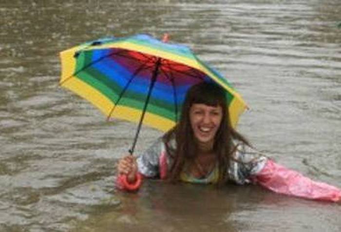 Як у Львові сміються над потопом Садового (ФОТО) - фото 7