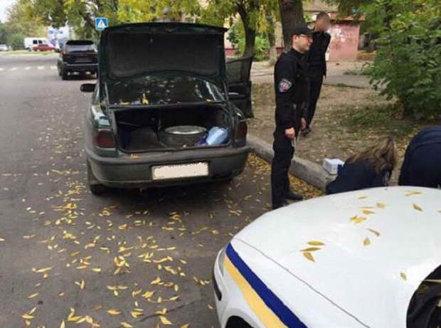 Оперативник поліції Бердянська тривалий час пересувався на викраденому легковику  - фото 1