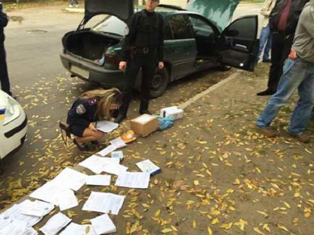 Оперативник поліції Бердянська тривалий час пересувався на викраденому легковику  - фото 3