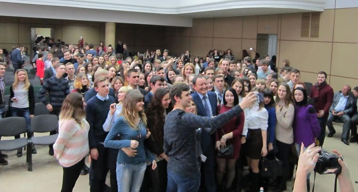 Запорізький губернатор зустрівся зі студентською молоддю: ТОП-5 питань від студентів - фото 4