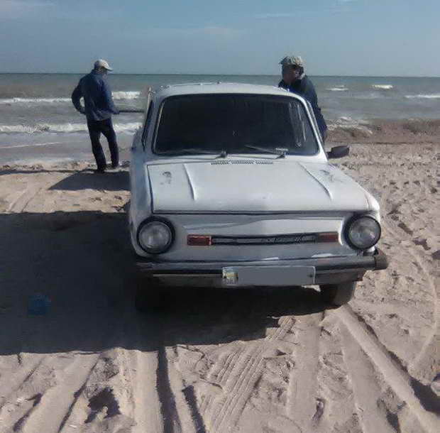Пісок вивозять з пляжів в Кирилівці  - фото 1