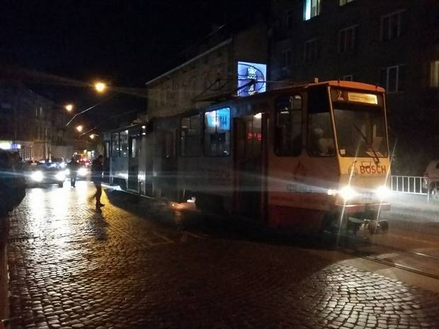 Як у центрі Львова горів трамвай (ФОТО) - фото 1