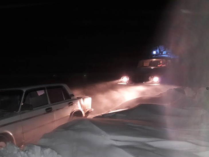За добу на Кропивниччині в снігові замети потрапили майже 40 машин - фото 2