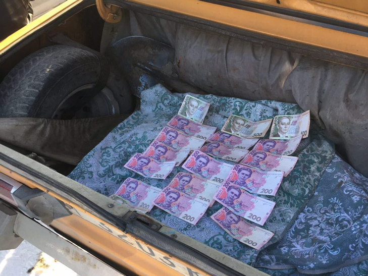 На Хмельниччині попався на хабарі головний лікар - фото 2 На Хмельниччині попався на хабарі головний лікар - фото 2