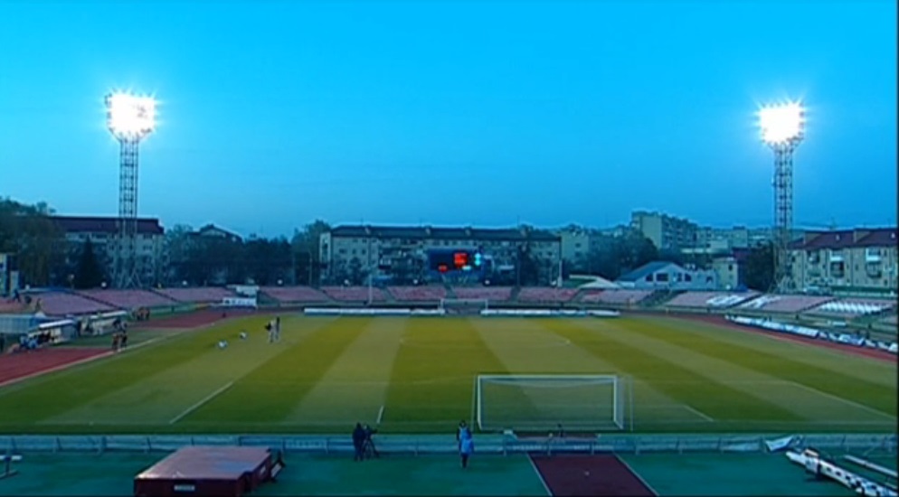 Як виглядає порожній стадіон в Луцьку через нацистські кричалки - фото 1