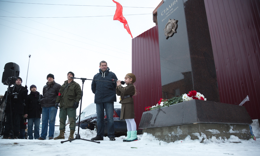 Як на російській паркові відкривали пам'ятник Сталіну (ФОТО, ВІДЕО) - фото 6