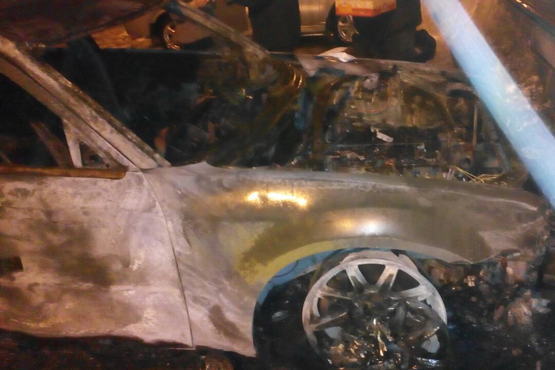 У Харкові згорів елітний автомобіль (ФОТО)  - фото 1