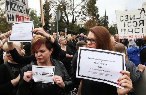 "Чорний протест": Як у Польші пікетували проти заборони абортів  - фото 3