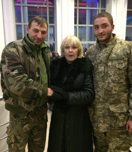 Роговцева з лікарні попросила допомагати пораненим бійцям - фото 1